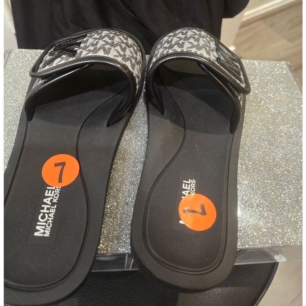 Michael Kors MK Logo‎ Glitter Slide Sandals - Picture 5 of 7